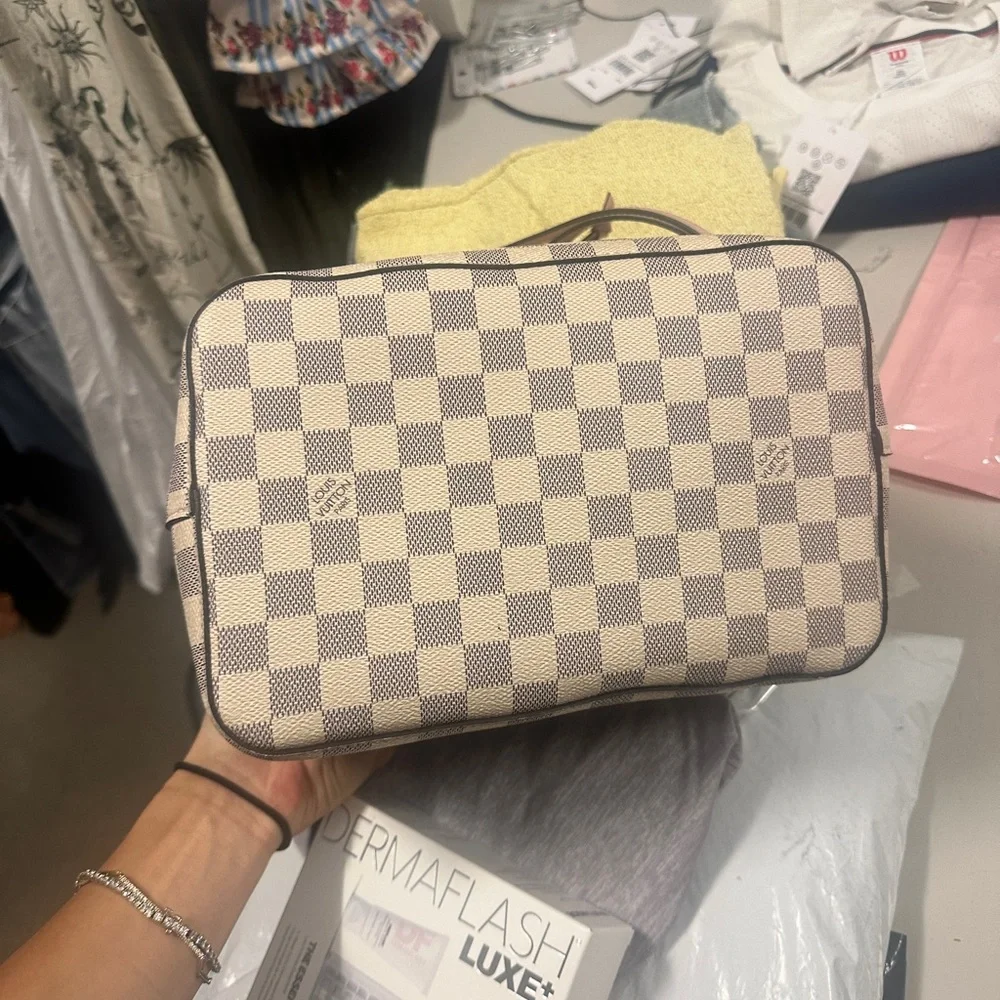 Louis Vuitton NéoNoé MM Pink and Cream Shoulder Bag - Picture 7 of 7